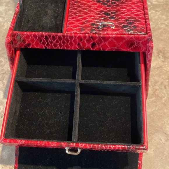 Tuscan Designs Faux Alligator Skin pink and black jewelry or makeup case - Picture 8 of 13